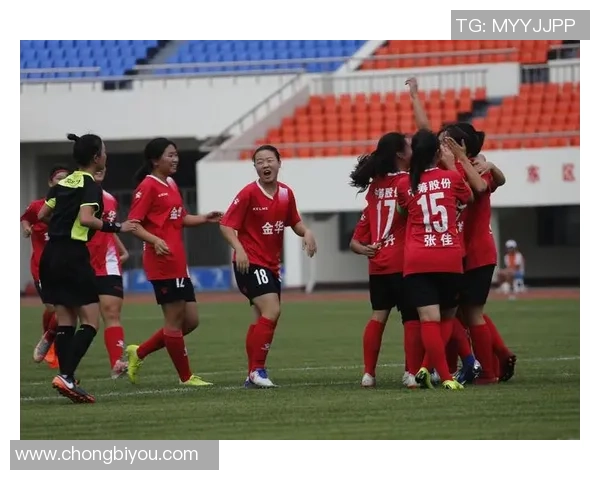 女足球明星的风采与魅力展现她们在绿茵场上的无畏与坚持